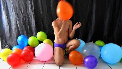 Balloon play with horny gay DILF Richard Lennox - drtuber.com