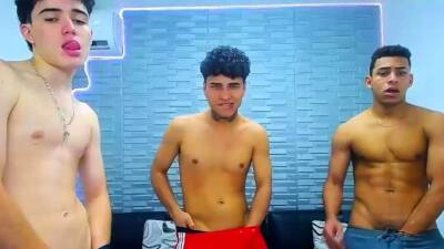 Cute amateur gay twinks having sex in front of webcam - drtuber.com