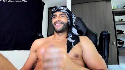 Gay studs undress for big cock fun with tight muscle guys - drtuber.com