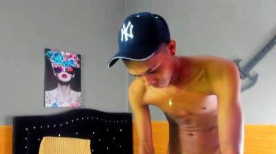 Gay twink solo for this huge cock jacking off - drtuber.com