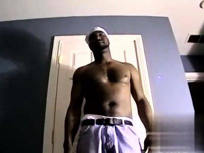 Classic gay porn lists Davonte Likes To Show Off - drtuber.com