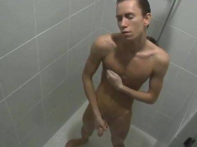 Gay men fucking the shower xxx Jesse Jacobs is peeping on - drtuber.com