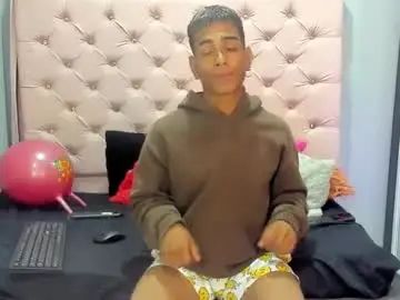 View full scene called Gay sex chat with andyclouds21