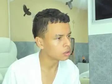 Stream uncut video called Gay sex chat with xavier_fox__
