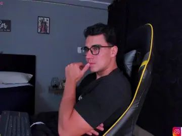View the HD movie of Gay sex chat with owengray2