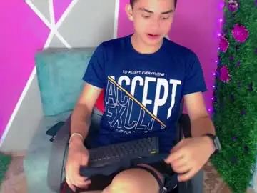 View this full video called Gay sex chat with ruiz2416