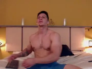 Stream complete scene of Gay sex chat with tyronyx