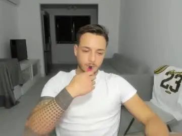 Play this complete scene called Gay sex chat with inkedmuscleking