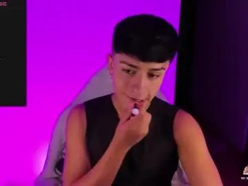 View this uncut video of Gay sex chat with andreewwx_m