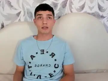 Play the full clip of Gay sex chat with malekk_1