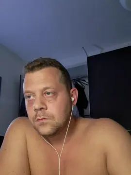 Watch the uncensored clip titled Gay sex chat with MaxHothot90