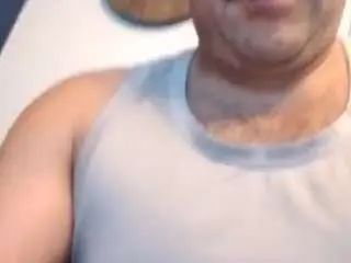 View the complete clip titled Gay sex chat with cloudymusclebeefy