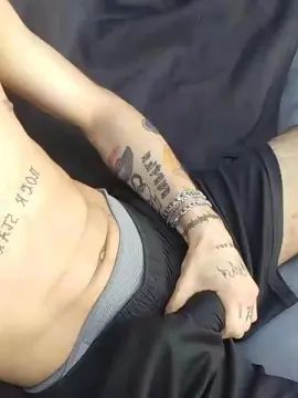Play this uncut video called Gay sex chat with zusuki0