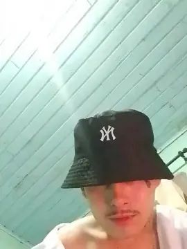 Play this HD clip called Gay sex chat with lipepauzudo5