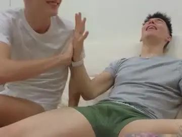 View uncut video of Gay sex chat with reeves_bae