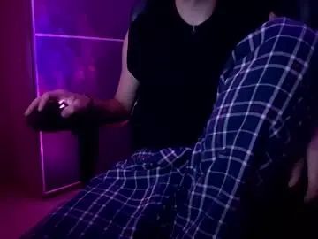 View this complete scene titled Gay sex chat with mateiarasx