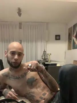 Enjoy watching the uncensored scene of Gay sex chat with Flakk24