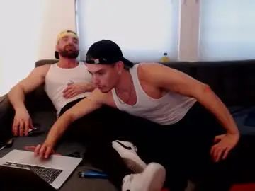 Play this complete scene of Gay sex chat with justjamesldn