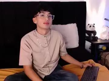 Play the complete scene named Gay sex chat with _johan_smith