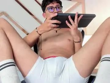 Play this complete scene of Gay sex chat with nahuel_hard