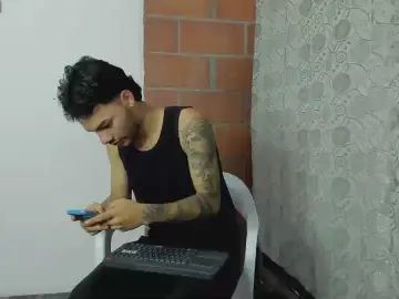 Watch complete scene called Gay sex chat with calvin_parker
