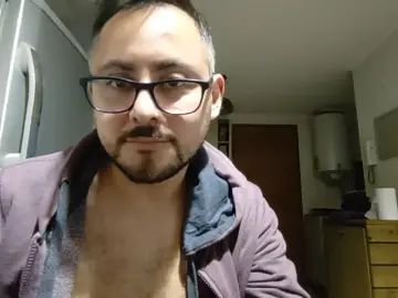 View uncut movie called Gay sex chat with Enanolatino