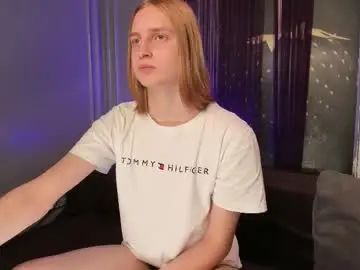 Play this HD video of Gay sex chat with cortie_crystal