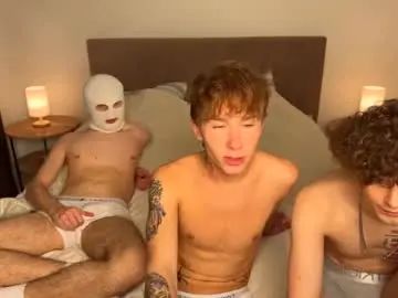 Enjoy watching the uncut scene of Gay sex chat with princes_beach