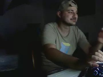 Enjoy watching the complete scene of Gay sex chat with bulldotatosexy