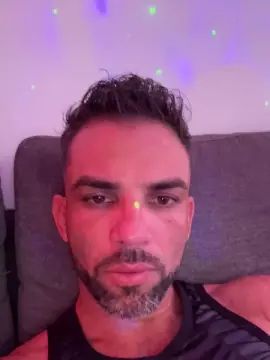 Stream the complete video of Gay sex chat with Aless2987