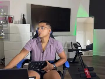 Enjoy watching the hardcore video of Gay sex chat with Amzeuss