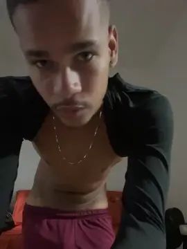 Play this full scene titled Gay sex chat with leoncariocadot