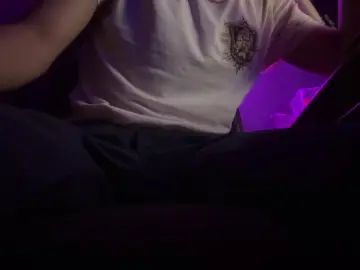 Watch this complete scene called Gay sex chat with SMERALDO05HOT
