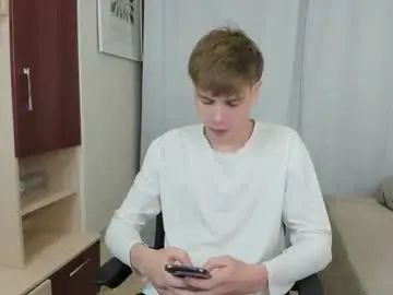 Watch this complete scene of Gay sex chat with andyjey_