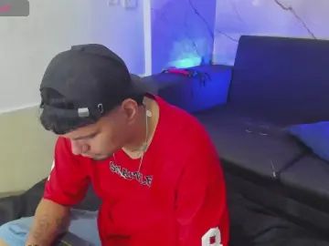 Play the complete scene named Gay sex chat with kikevilla