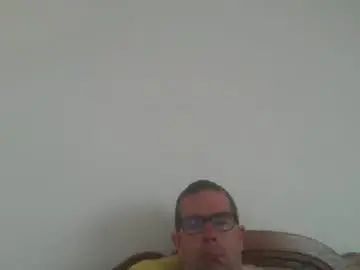 Play the complete movie of Gay sex chat with largobuze