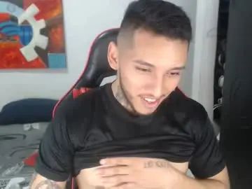 Enjoy watching uncut video of Gay sex chat with evanvelvet