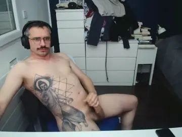 Enjoy watching the complete scene titled Gay sex chat with Figolu86