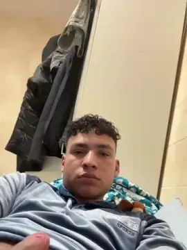 Play this uncensored movie titled Gay sex chat with giuse247