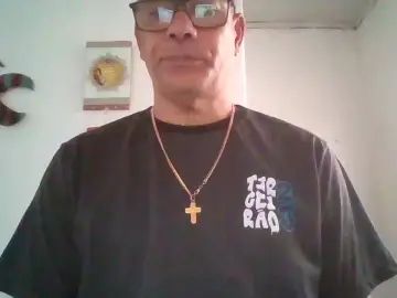 Watch the complete video called Gay sex chat with Helinho56