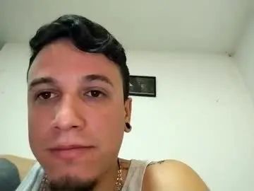 Play this complete scene called Gay sex chat with lucatorre4