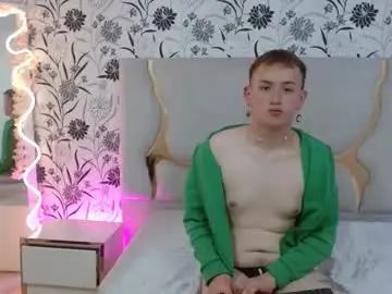 Play this complete movie called Gay sex chat with nooah_tay
