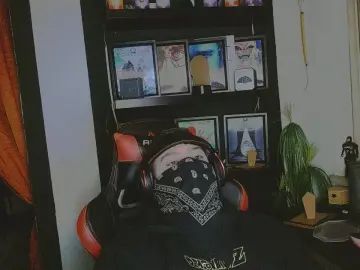 Play this complete video called Gay sex chat with iecko1233