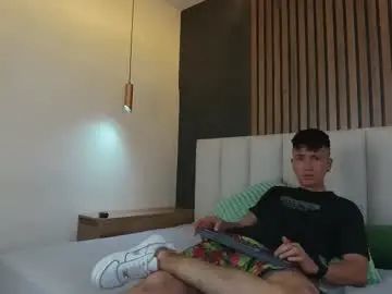 Play the HD video of Gay sex chat with carter_noah_