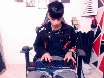 Stream this complete scene titled Gay sex chat with flow_matias18