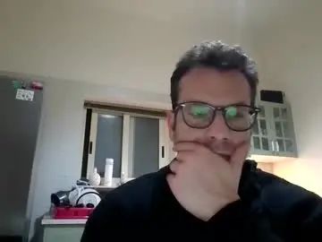 Play the full clip of Gay sex chat with roberpierre_ho
