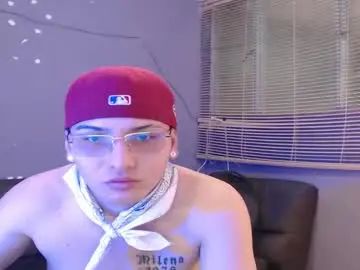 Play complete movie of Gay sex chat with axel_h0t