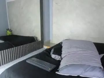 Play this uncut video called Gay sex chat with alejo_urdh
