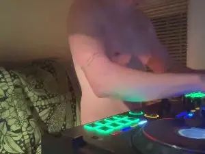 View this uncensored video titled Gay sex chat with reneeparkson