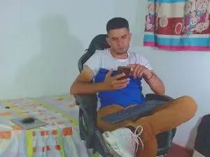 Stream this hardcore movie called Gay sex chat with _Grasshopper